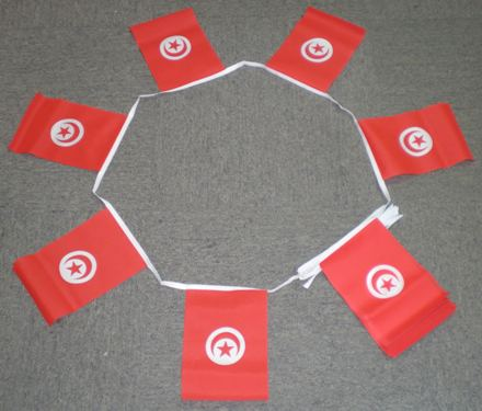 TUNISIEN FLAGGSPEL 6 METER LÅNGT MED 20 FLAGGOR