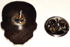 Döskalle Pin 25x17mm röd emalj + krom