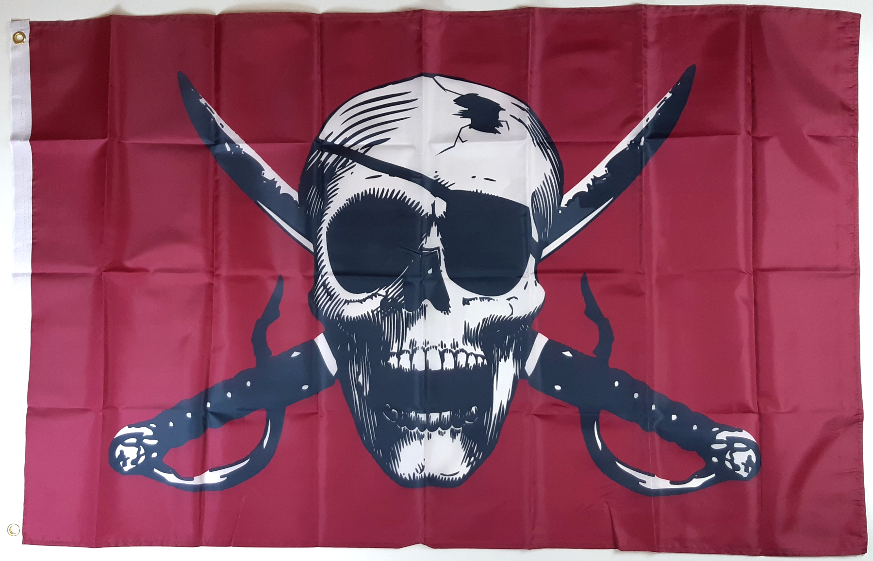 DÖSKALLEFLAGGA CRIMSON 150X90CM
