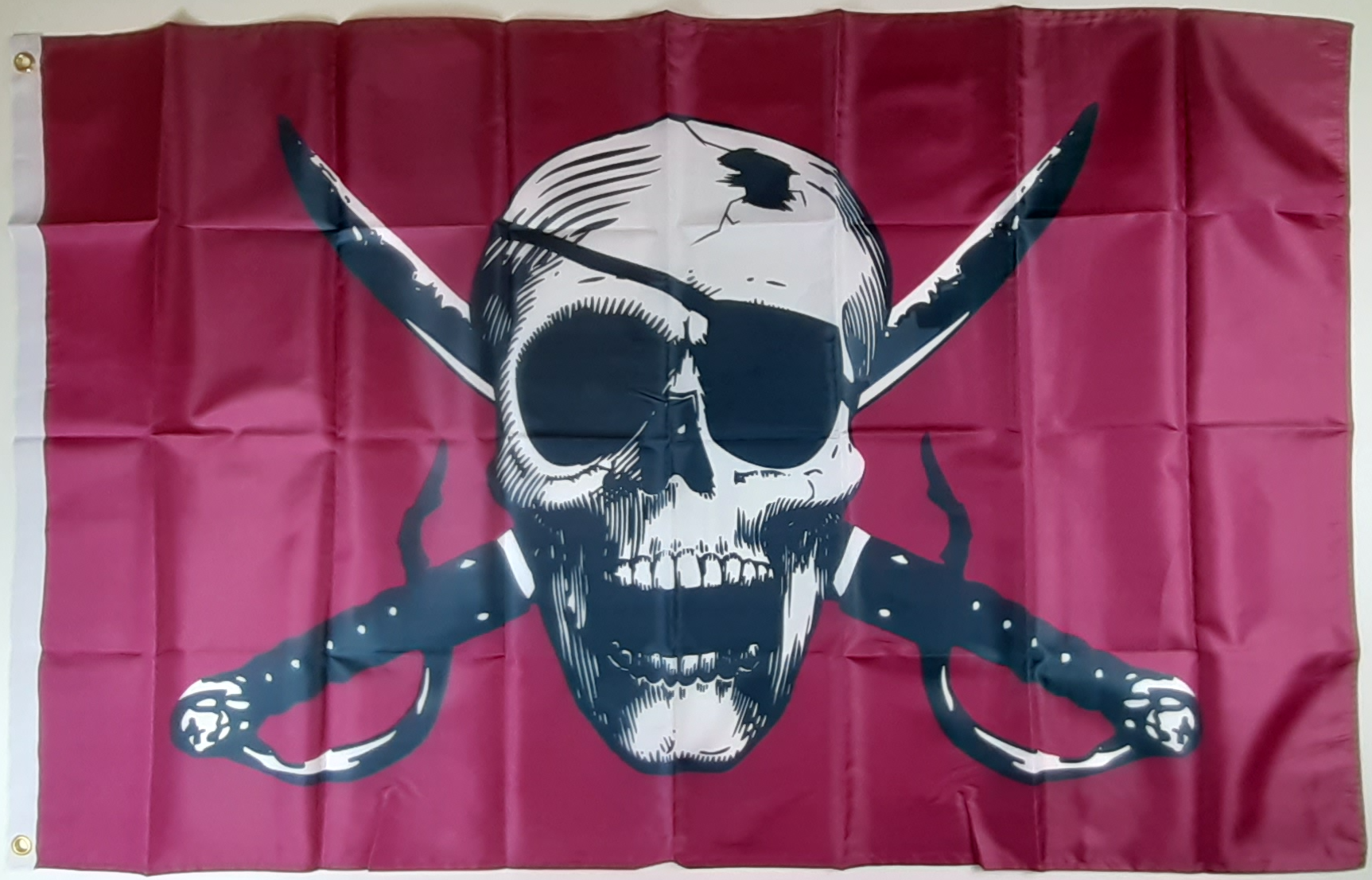DÖSKALLEFLAGGA CRIMSON 150X90CM