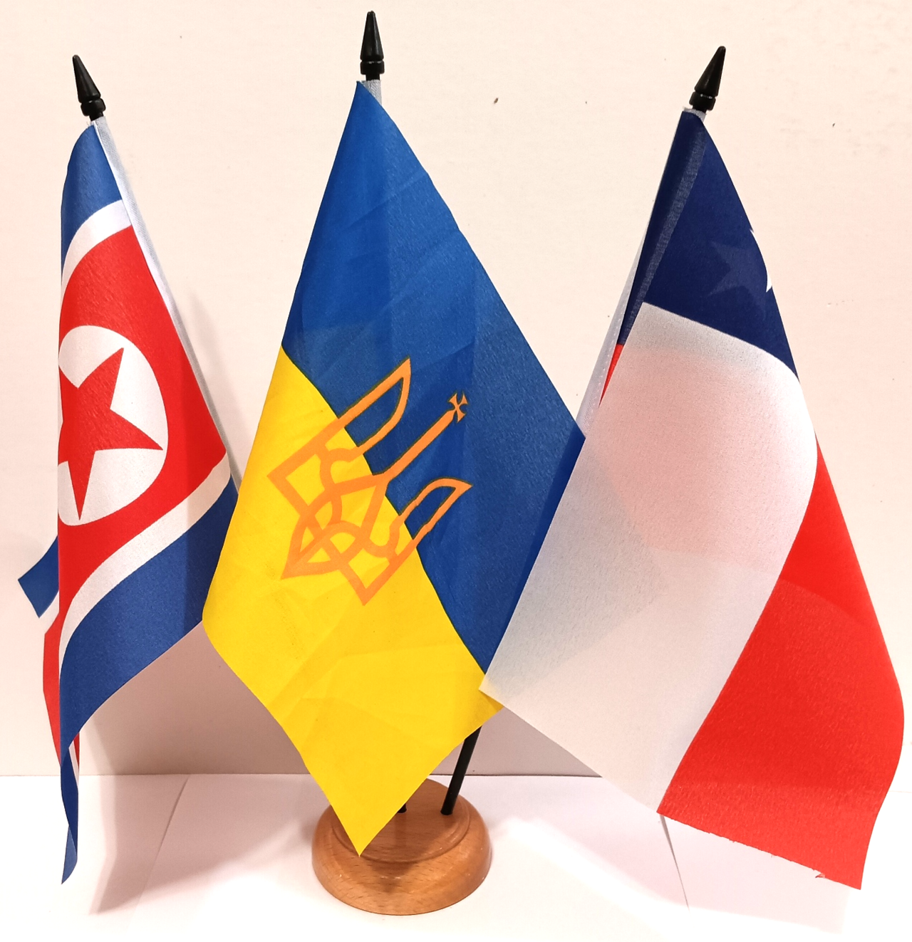 TRÄFLAGGFOT BORDSFLAGGOR TILL 3 HANDFLAGGOR PÅ 15X10CM ELLER 23X15CM