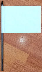 VIT ENFÄRGAD HANDFLAGGA 23X15CM