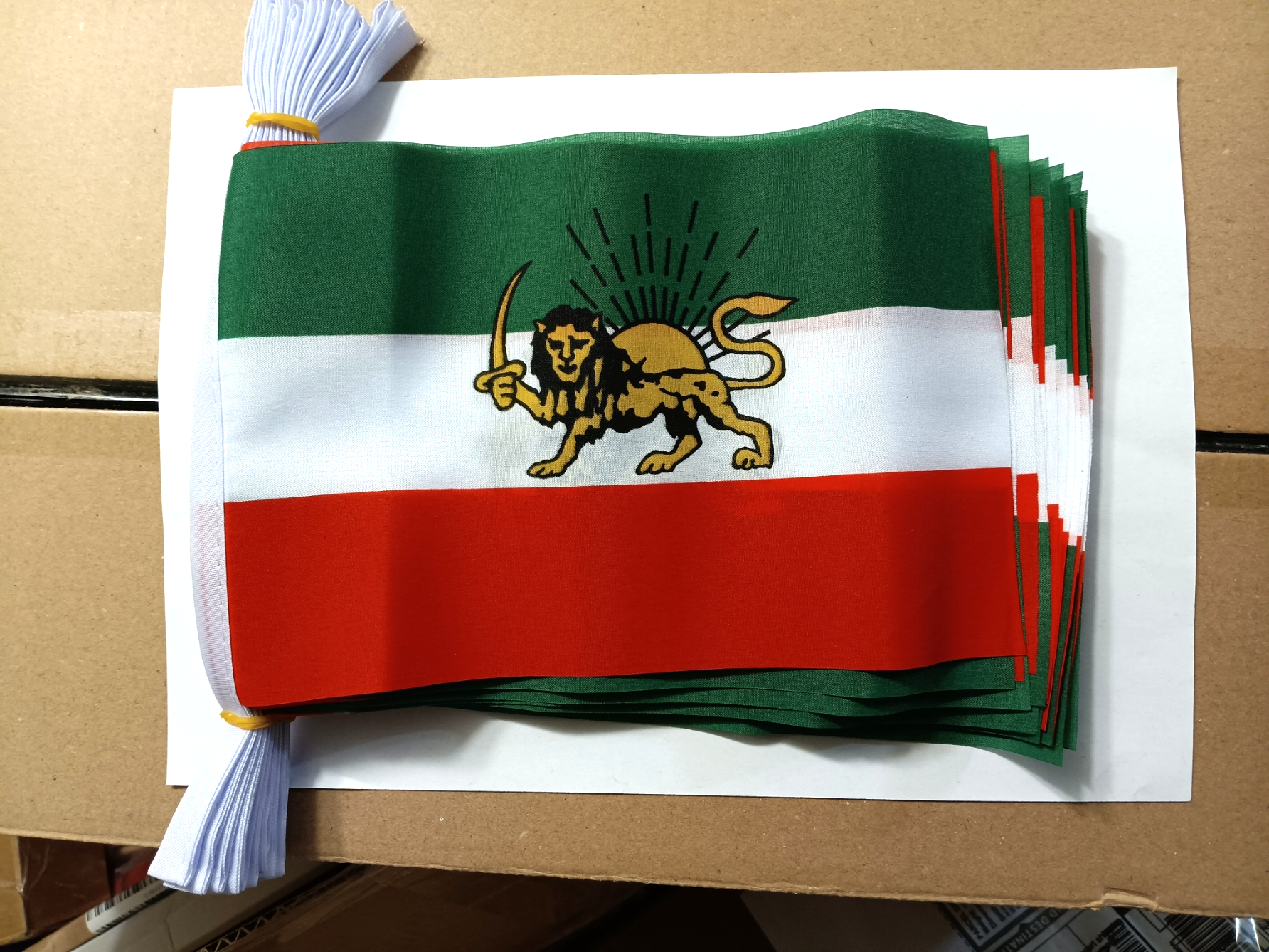 IRAN PERSIEN FLAGGSPEL 6 METER LÅNGT MED 20 FLAGGOR