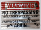 NO TRESPASSING PLÅTSKYLT I KORRUGERAD ALUMINIUMPLÅT 410x295