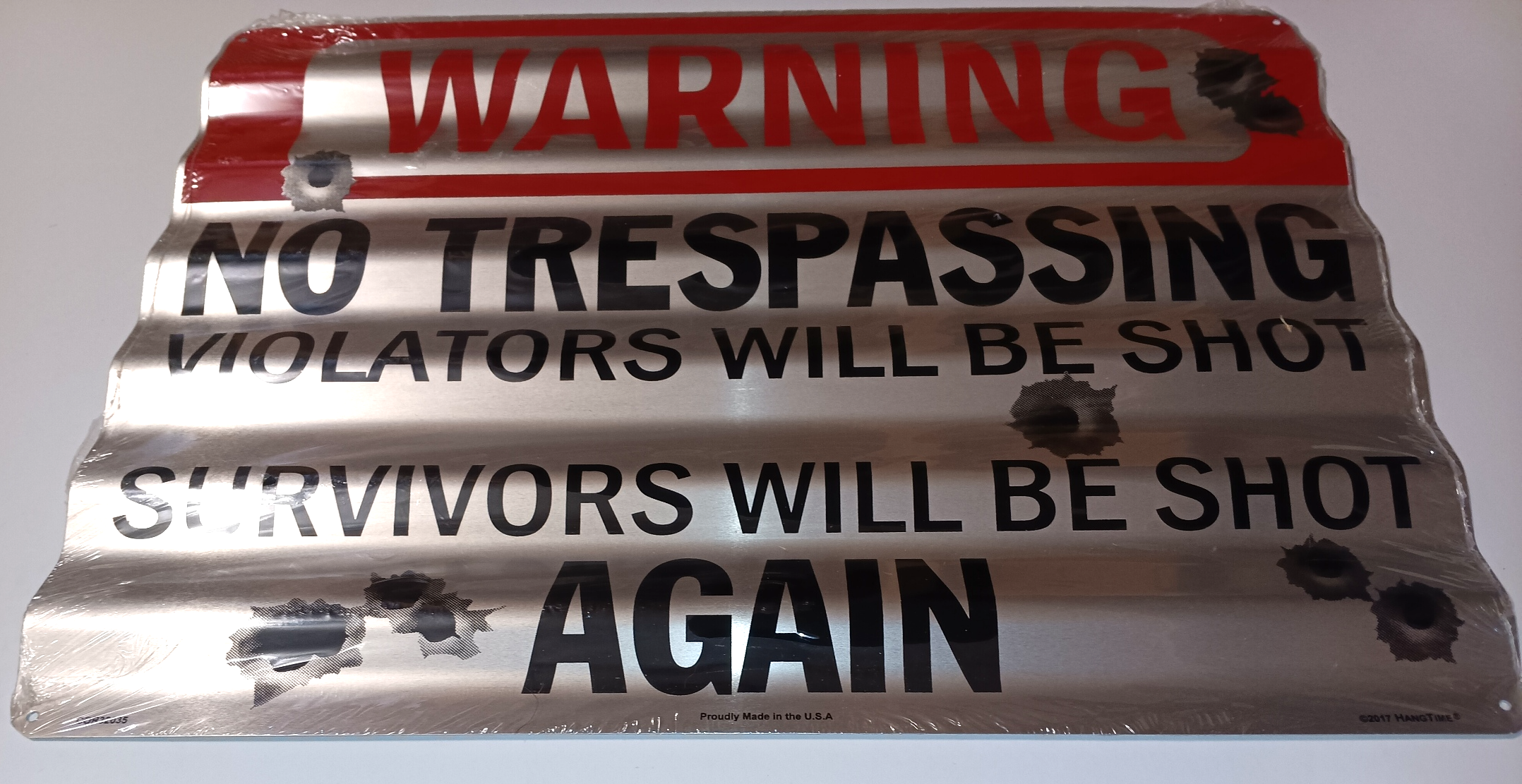 NO TRESPASSING PLÅTSKYLT I KORRUGERAD ALUMINIUMPLÅT 410x295