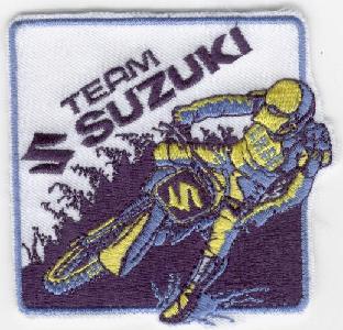 TEAM SUZUKI TYGMÄRKE 83x81mm