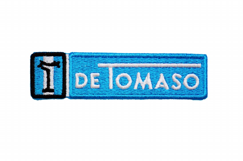 DE TOMASO TYGMÄRKE 102X28mm