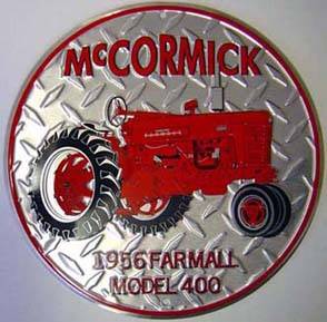MC CORMICK FARMALL MODEL 400 PLÅTSKYLT 30cm
