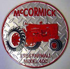 MC CORMICK FARMALL MODEL 400 PLÅTSKYLT 30cm
