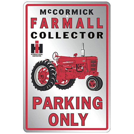 FARMALL PARKING ONLY PLÅTSKYLT 46x30cm