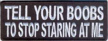 TELL YOUR BOOBS TO STOP STARING AT ME TYGMÄRKE 102X38mm