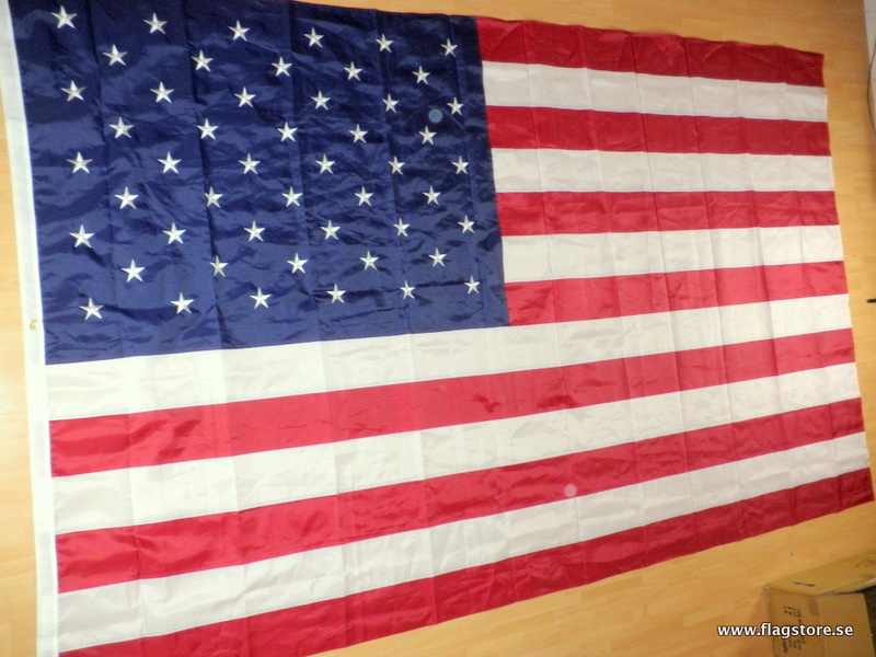 USA FLAGGA MED BRODERADE STJÄRNOR OCH SYDDA STRIPES 240x150cm