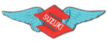 SUZUKI TYGMÄRKE 138x43mm