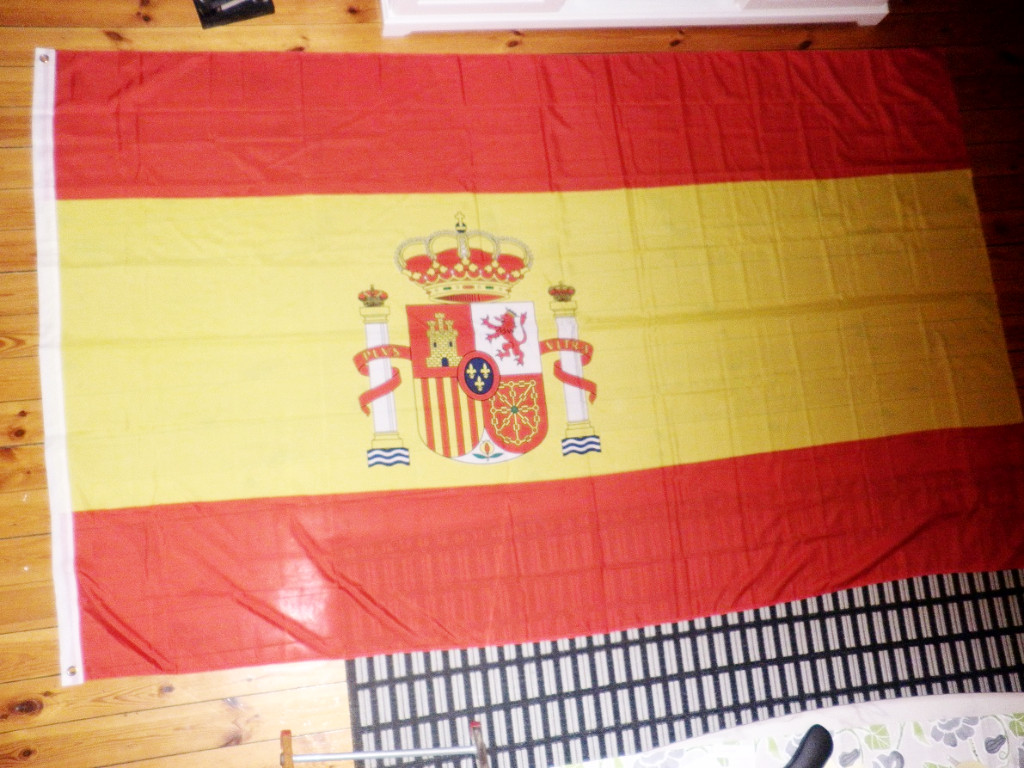 SPANIEN FLAGGA MED STATSVAPNET 240X150CM *Läs beskrivningen*
