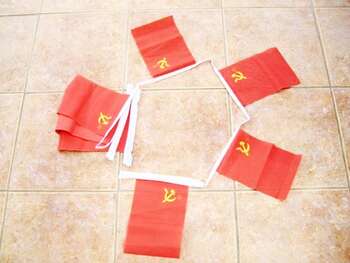 SOVJETUNIONEN-USSR-CCCP FLAGGSPEL 6 METER LÅNGT MED 20 FLAGGOR
