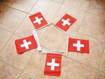 SCHWEIZ FLAGGSPEL 6 METER LÅNGT MED 20 FLAGGOR