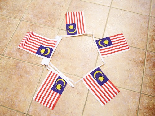 MALAYSIA FLAGGSPEL 6 METER LÅNGT MED 20 FLAGGOR