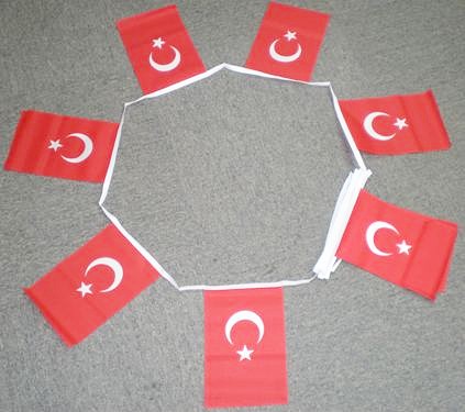TURKIET FLAGGSPEL 6 METER LÅNGT MED 20 FLAGGOR