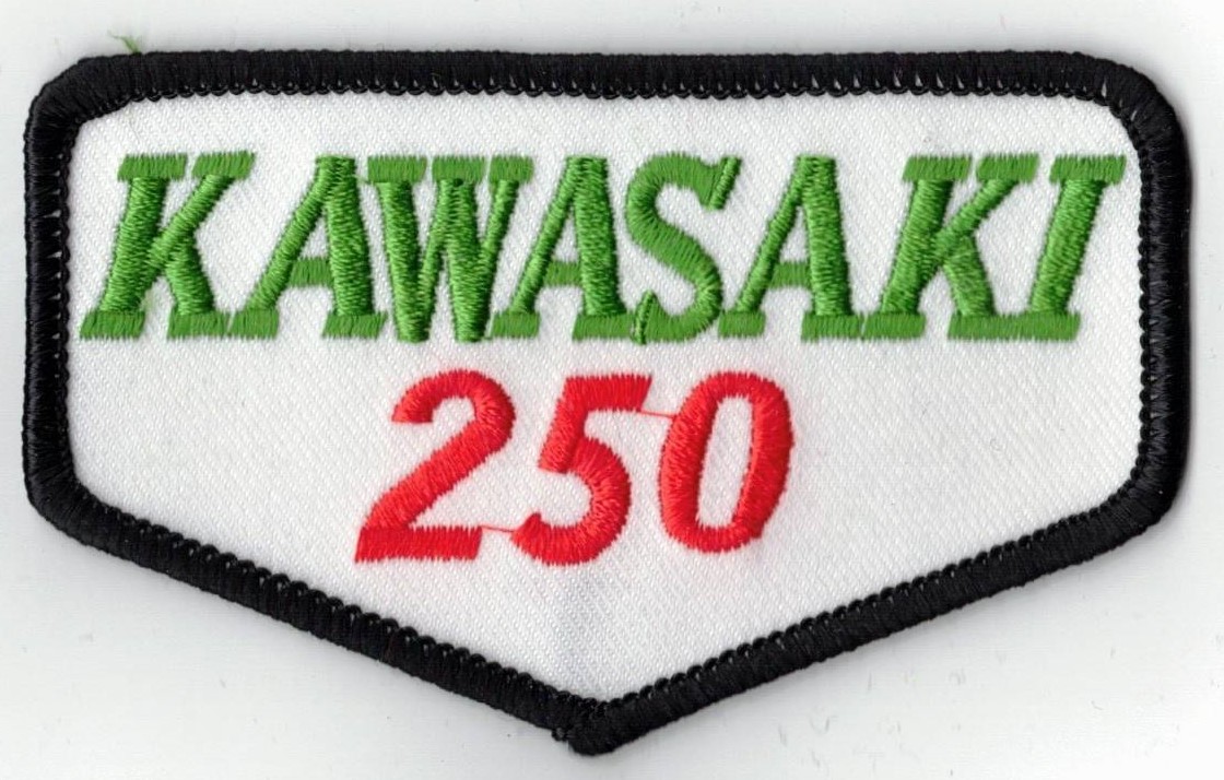 KAWASAKI 250 TYGMÄRKE ca90x54mm