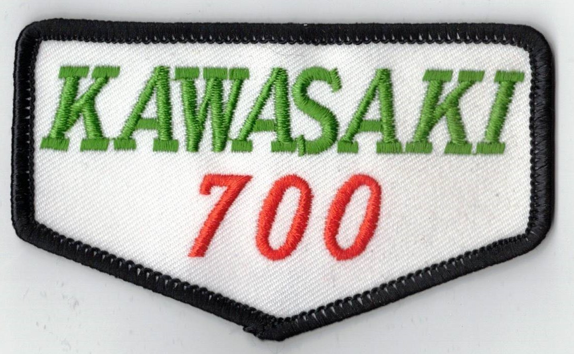 KAWASAKI 700 TYGMÄRKE ca90x54mm