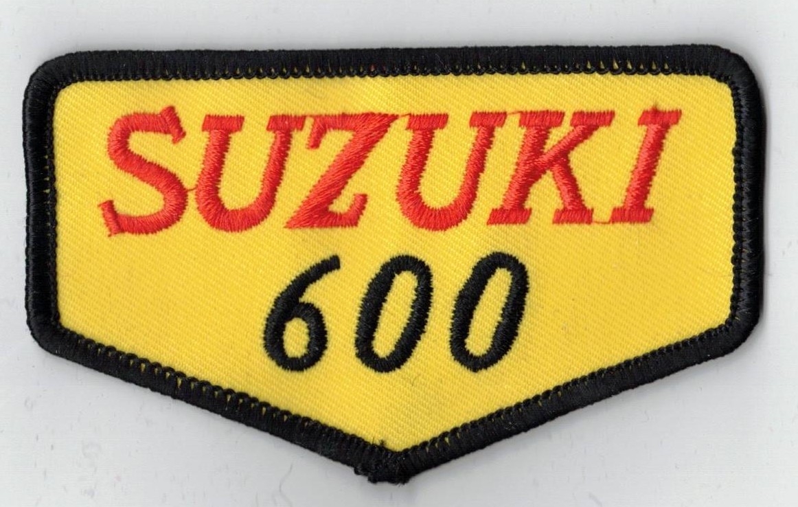 SUZUKI 600 TYGMÄRKE ca90x54mm