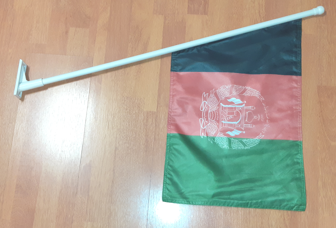 AFGHANISTAN FASADFLAGGA 60X40CM PÅ STÅNG 90CM LÅNG