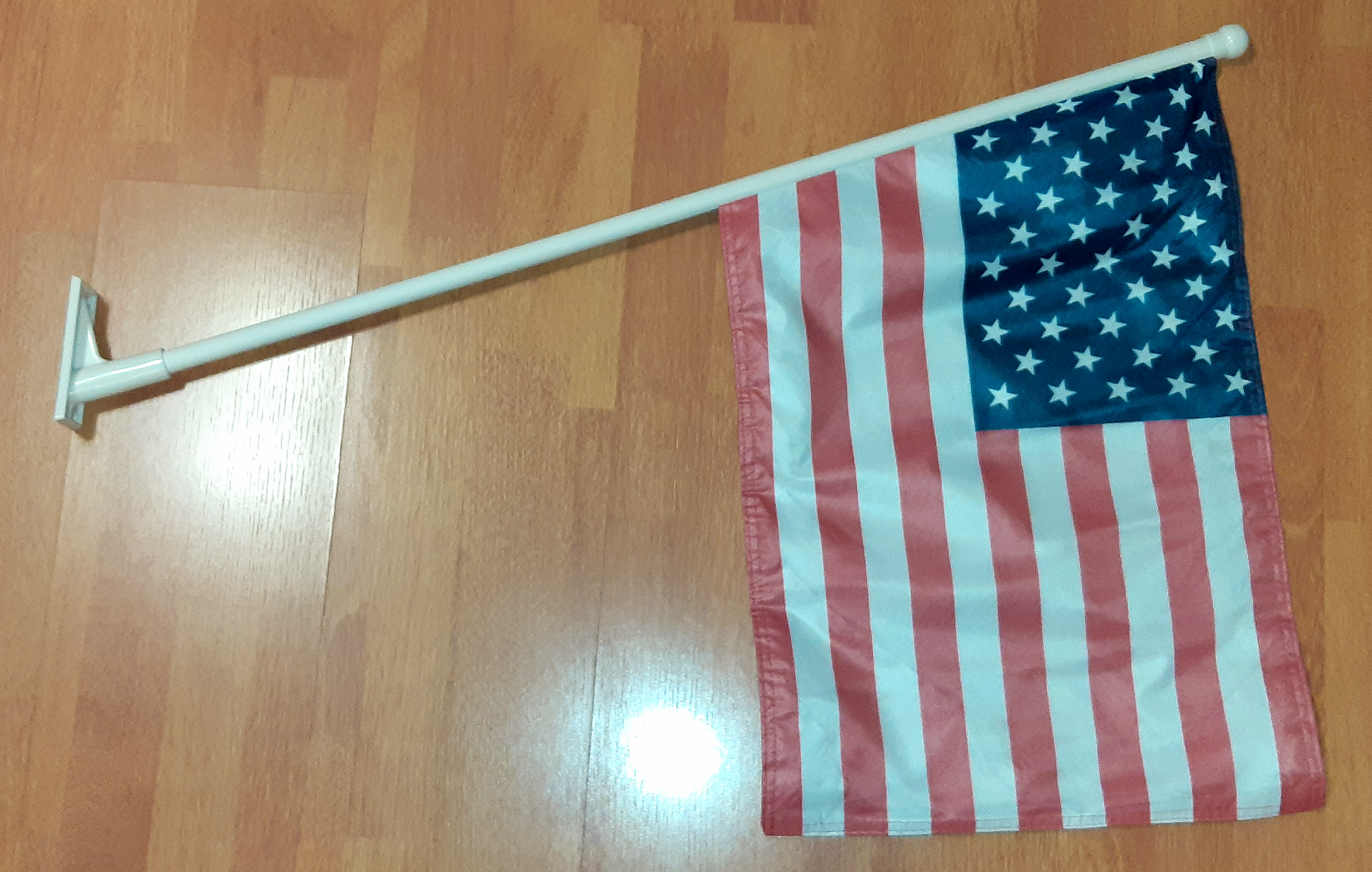 USA FASADFLAGGA 60X40CM PÅ STÅNG 90CM LÅNG