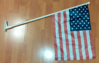 USA FASADFLAGGA 60X40CM PÅ STÅNG 90CM LÅNG