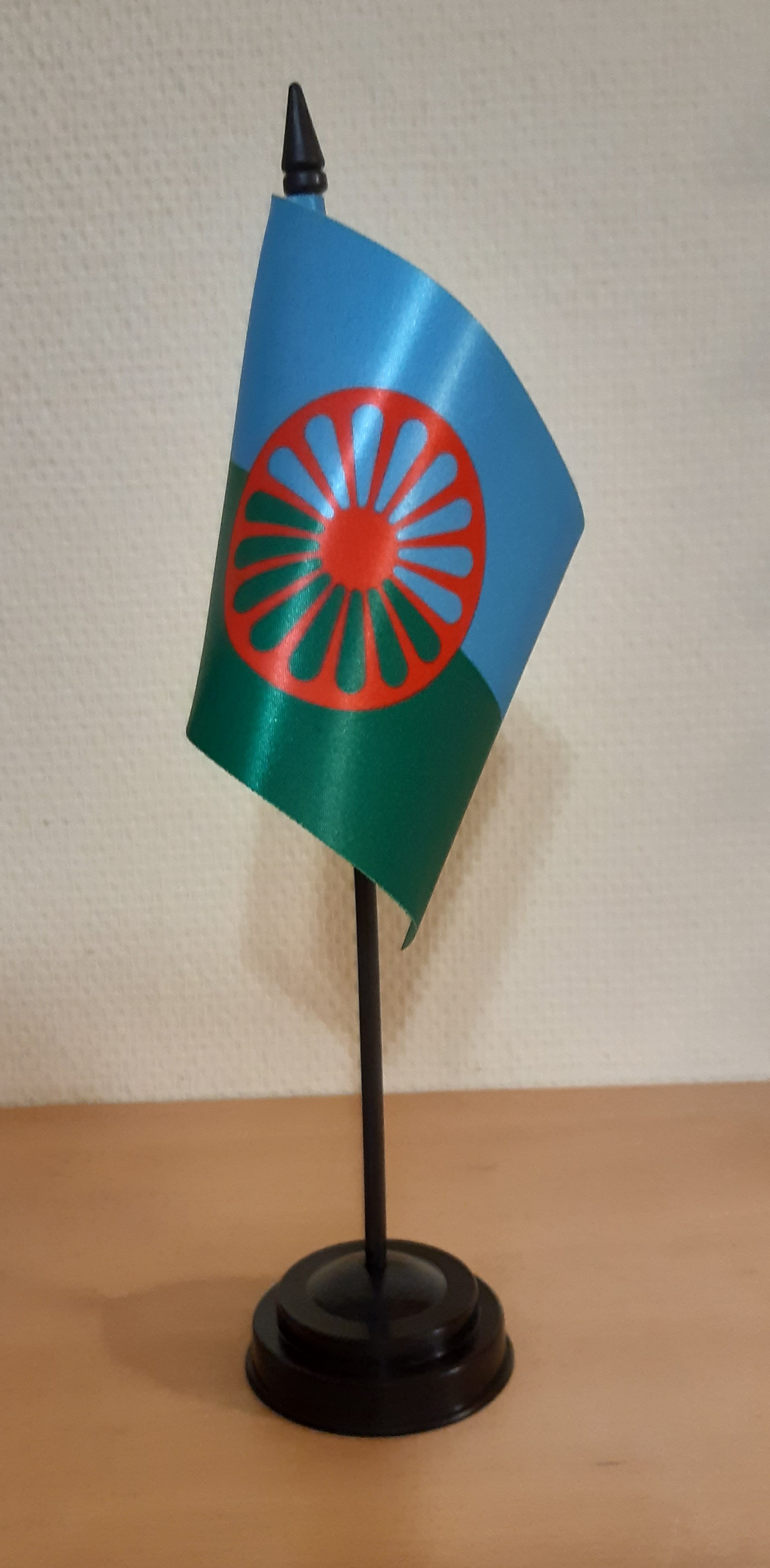 ROMANI HANDFLAGGA 15X10CM PREMIUM