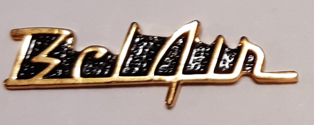 CHEVROLET BEL AIR PIN GULD/SVART 25x7mm